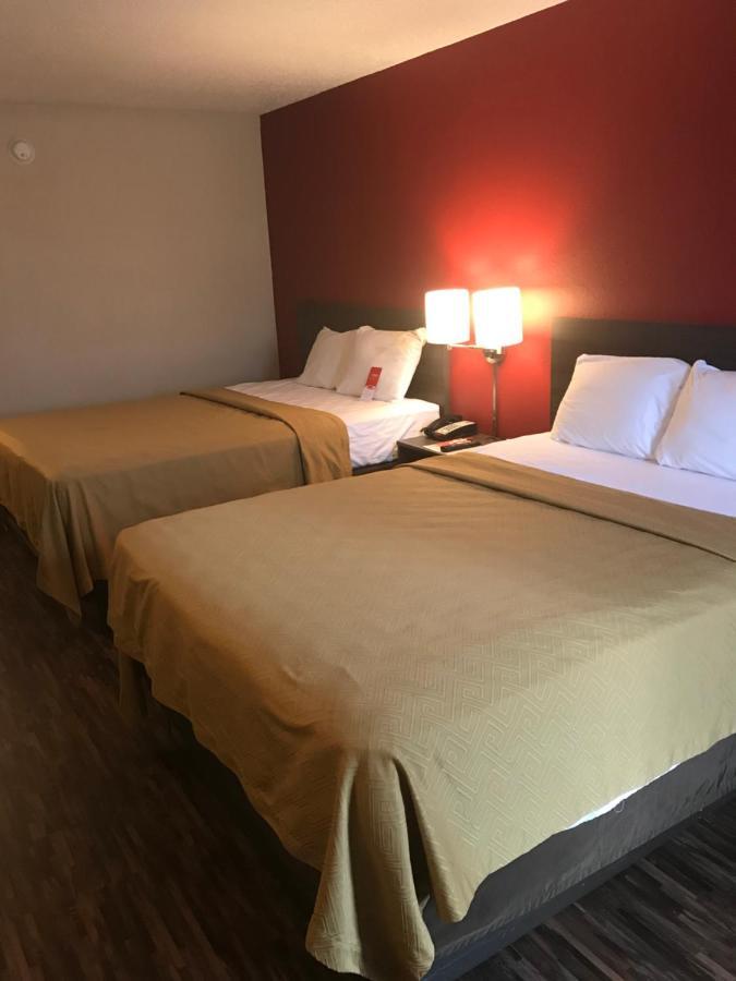 Econo Lodge *